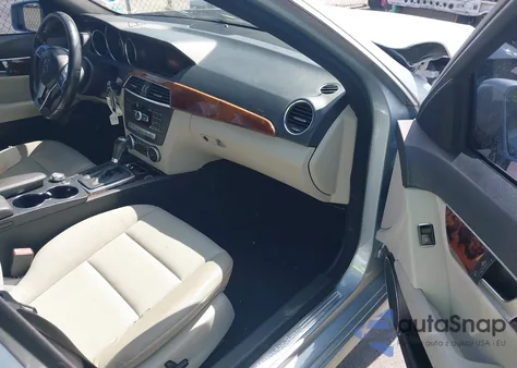 2013 Mercedes-Benz C 250 Luxury/Sport из США, поврежденный, VIN WDDGF4HB8DR272457